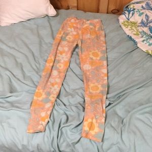 i am selling lula roe leggings